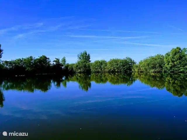 Location de Vacances Pays-Bas, Hollande du Nord, Saint Martin, maison de vacances - Froietoid Vous pouvez pêcher le brochet et la carpe à De Wielen. Un coin de pêche a même été créé au milieu du pont piétonnier.