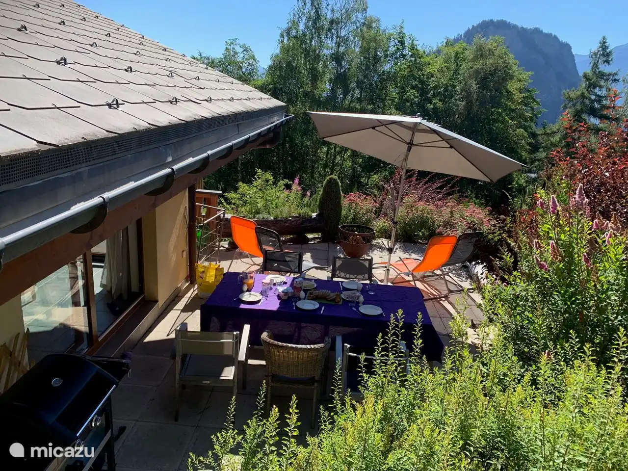 Side terrace with parasol