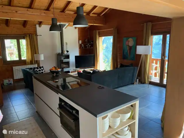 Chalet Chardon huren in Zwitserland, Wallis, Mayens de Chamoson - chalet Woonkamer/keuken vanuit eetkamer