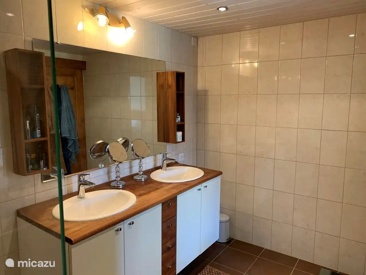 Bathroom adjacent to master bed room