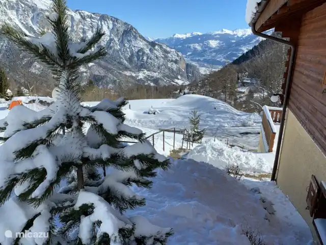 Chalet Chardon huren in Zwitserland, Wallis, Mayens de Chamoson - chalet Uitzicht vanaf toegangstrap in winter