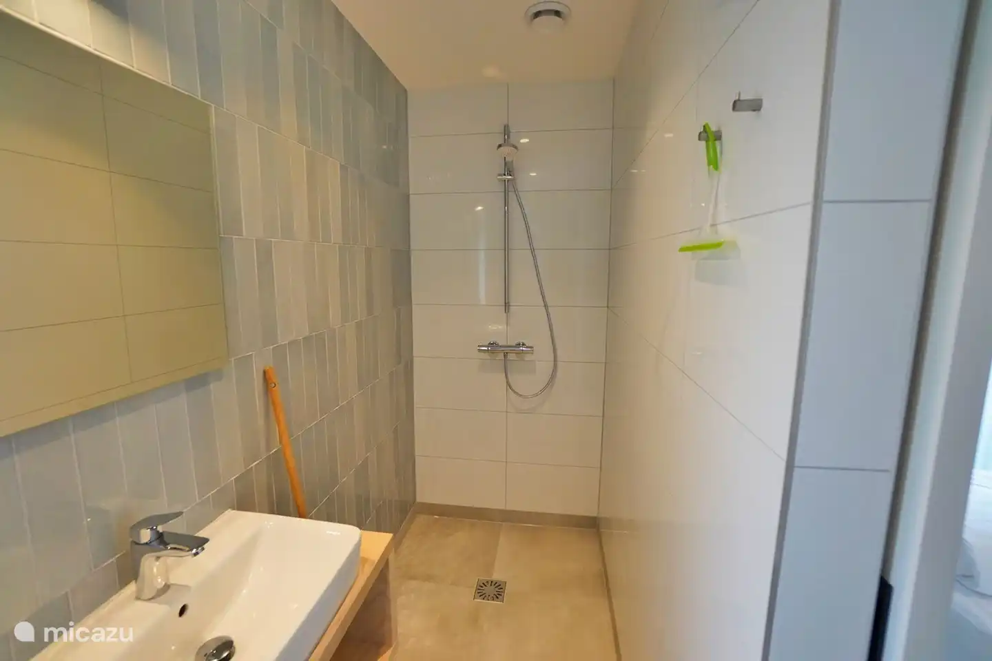 Schlafzimmer 1 im Erdgeschoss mit Badezimmer en Suite