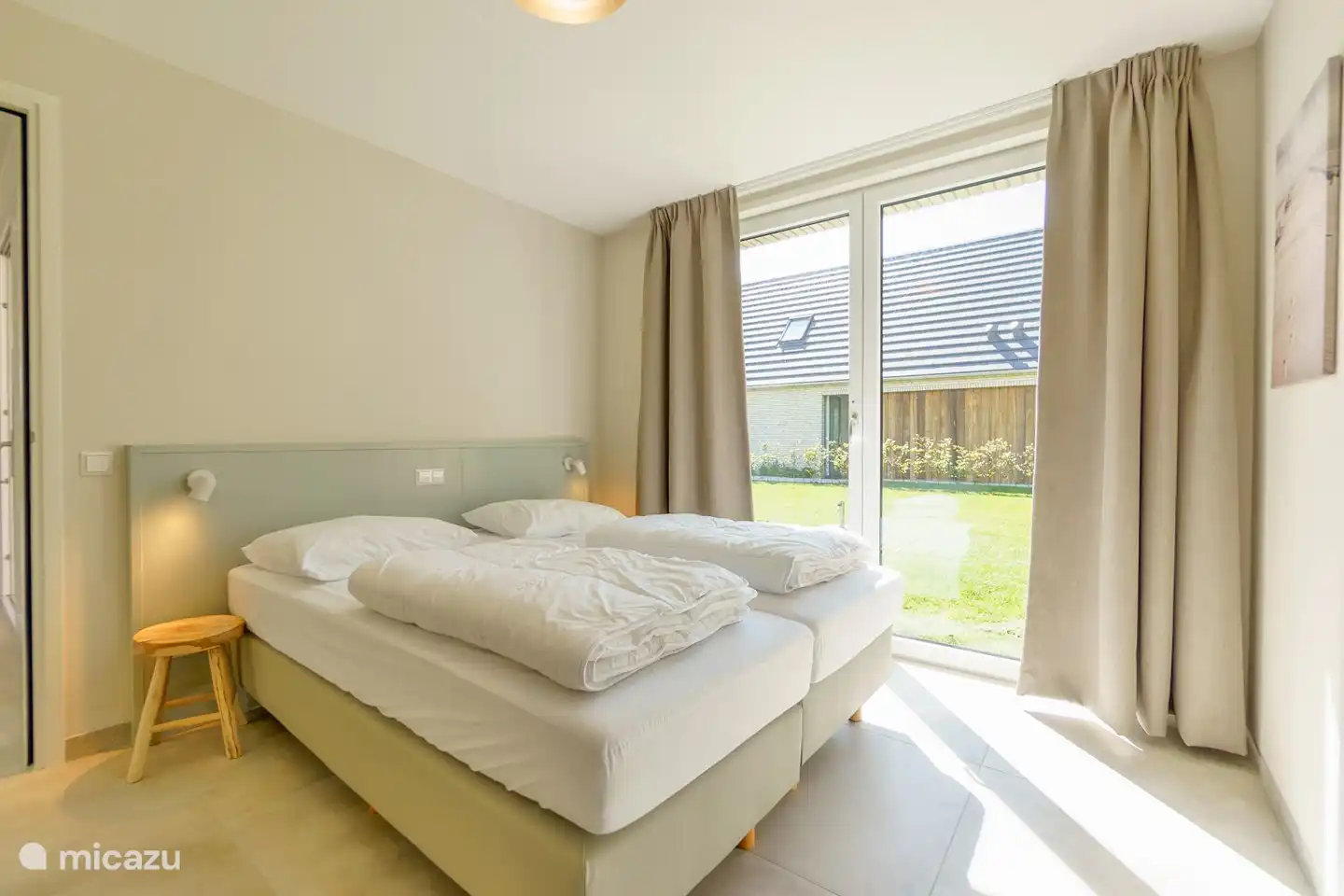 Schlafzimmer 2 im Erdgeschoss mit Badezimmer en Suite