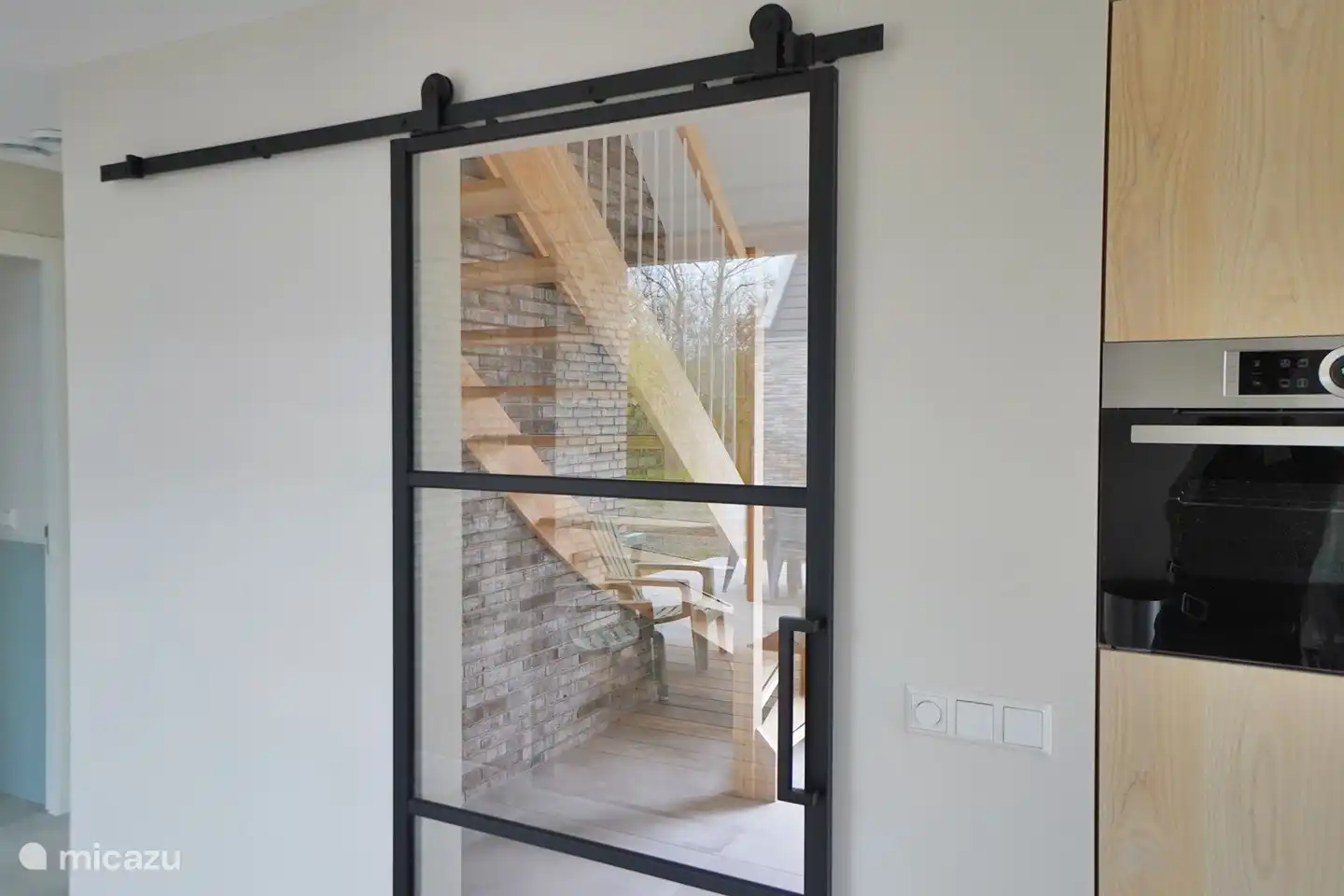 Tür zum Flur und nach oben