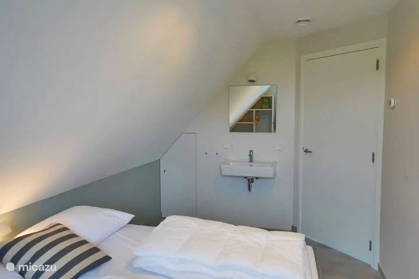 Schlafzimmer 3 mit Waschbecken