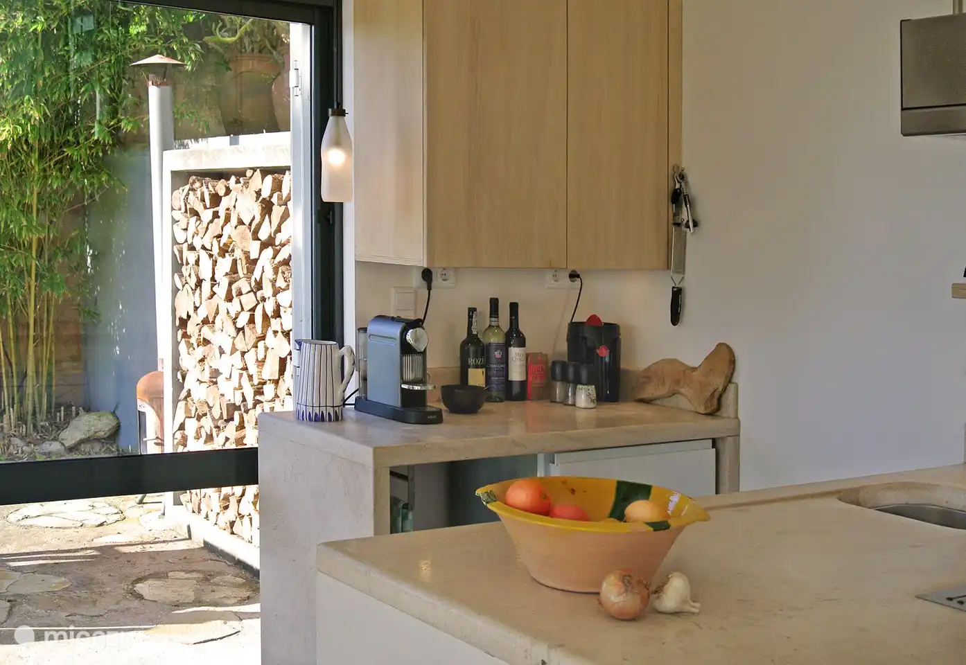 Die Küche besteht aus das wunderschönem portugiesischem Marmor.