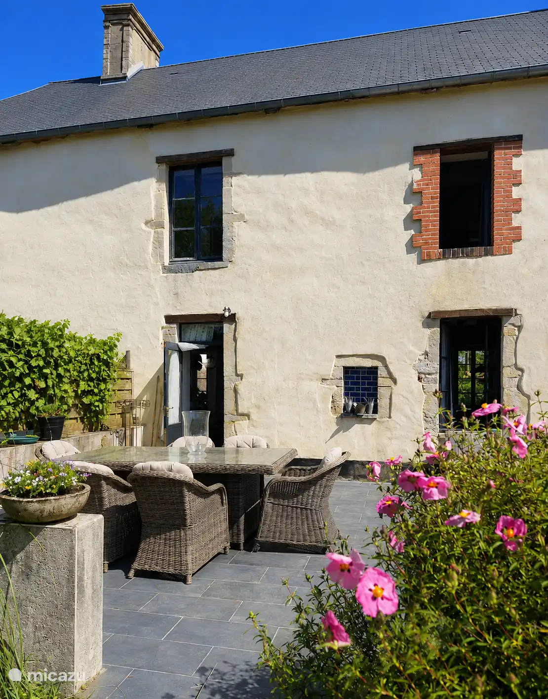 Terrasse Teil des Hinterhofs La Couronne mit vollständig eingezäunten Garten (Zaun 1,80)