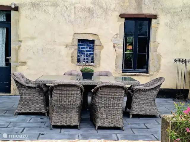 La Couronne huren in Frankrijk, Calvados, Lison - gîte / cottage heerlijke comfortabele stoelen zodat je lang kan blijven nagenieten in de avond