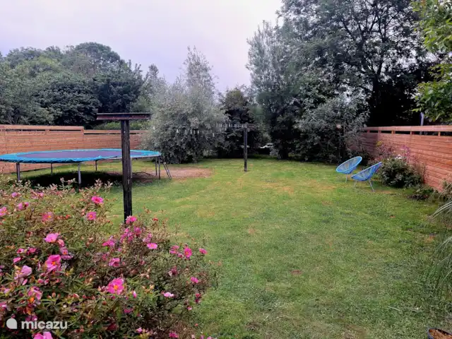 La Couronne huren in Frankrijk, Calvados, Lison - gîte / cottage nieuwe hoge schutting van 180 hoog. Veilig voor de hondjes en lekker beschut zitten.