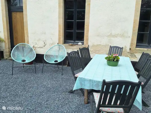 La Couronne huren in Frankrijk, Calvados, Lison - gîte / cottage Heerlijk in de ochtendzon je kopje koffie drinken en ontbijten