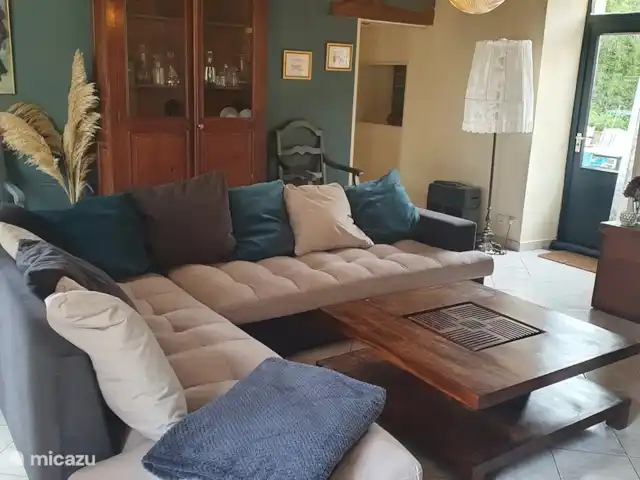 La Couronne huren in Frankrijk, Calvados, Lison - gîte / cottage In de kast bevinden zich naast de glazen ook allerlei gezinsspellen en stripverhalen