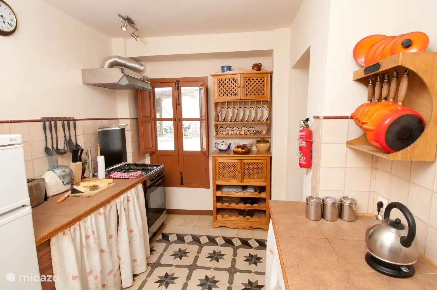 Voll ausgestattete Küche