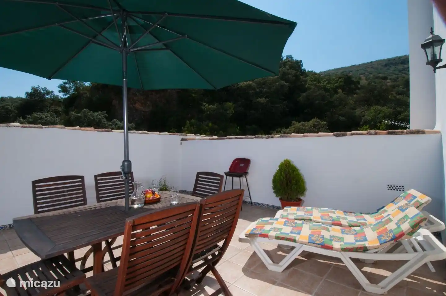 Die komplett geschützte private Terrasse