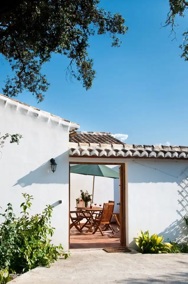 The double gate to La Palomera and the private terrace