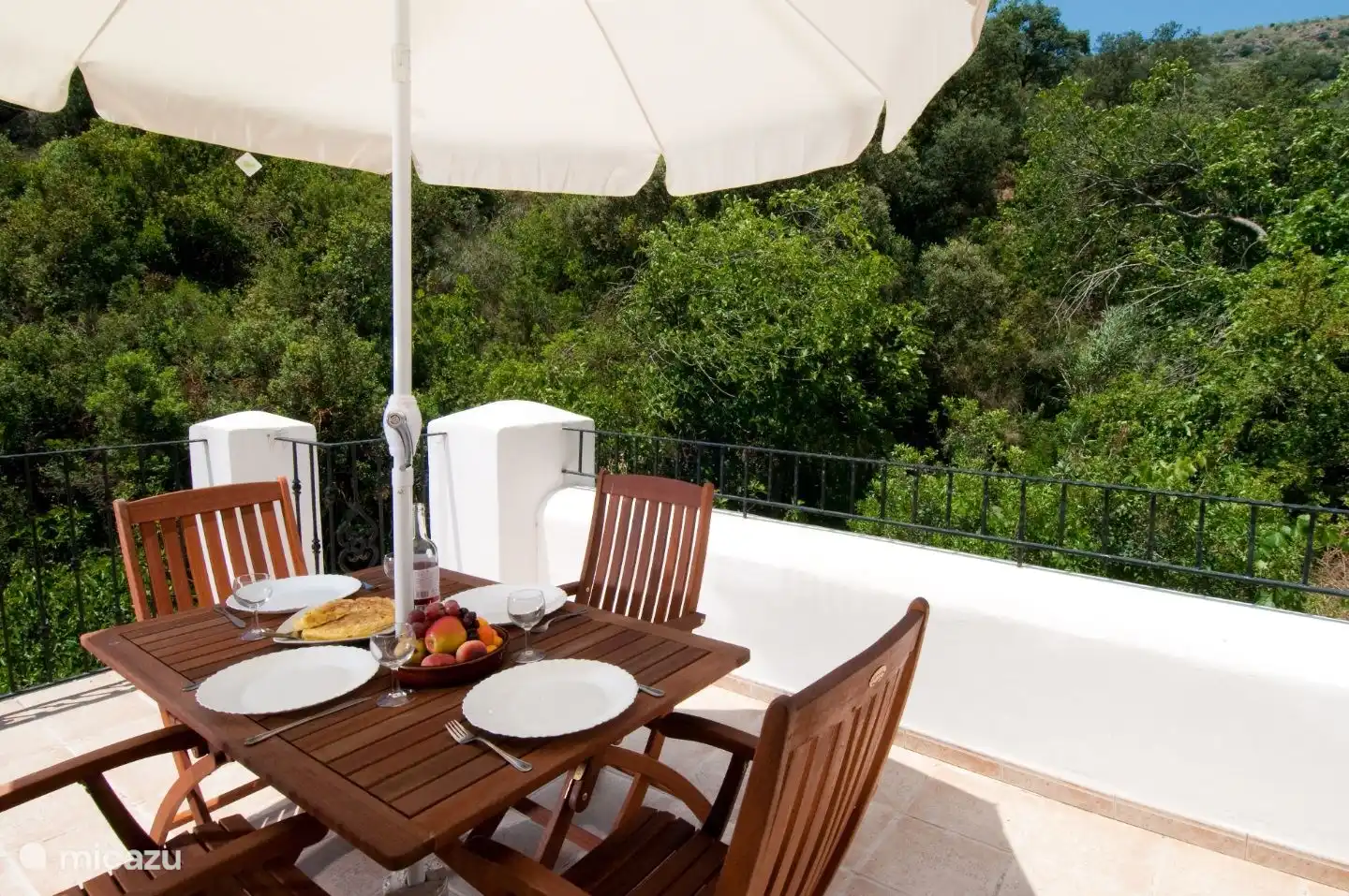 Genießen Sie die Ruhe und Natur auf der privaten Terrasse