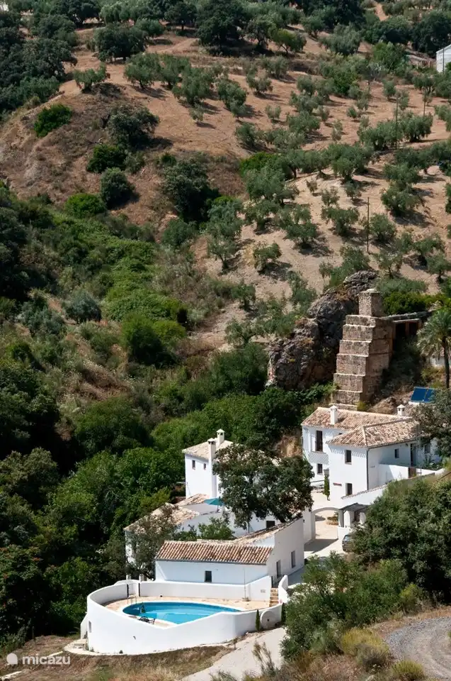 Molino La Ratonera ist wie ein kleines andalusisches Dorf, versteckt in einem üppig grünen Flusstal