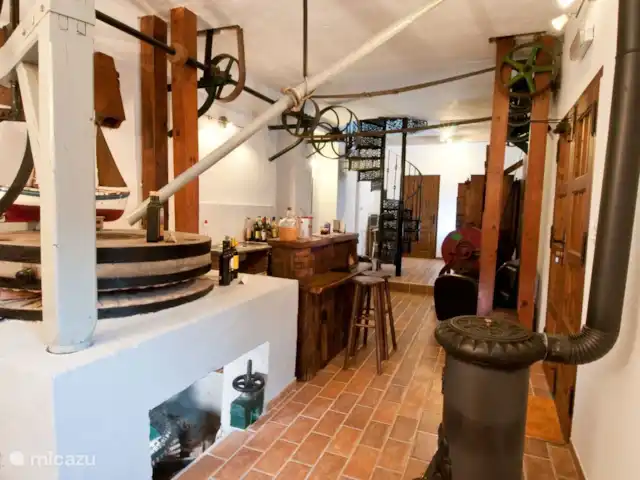 La Panadería, Molino La Ratonera en España, Andalucía, Zagra - apartamento El bar de invitados se encuentra en el antiguo molino superior.