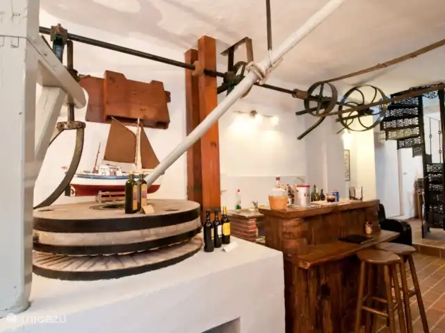 La Panadería, Molino La Ratonera en España, Andalucía, Zagra - apartamento El bar de invitados en el antiguo molino.