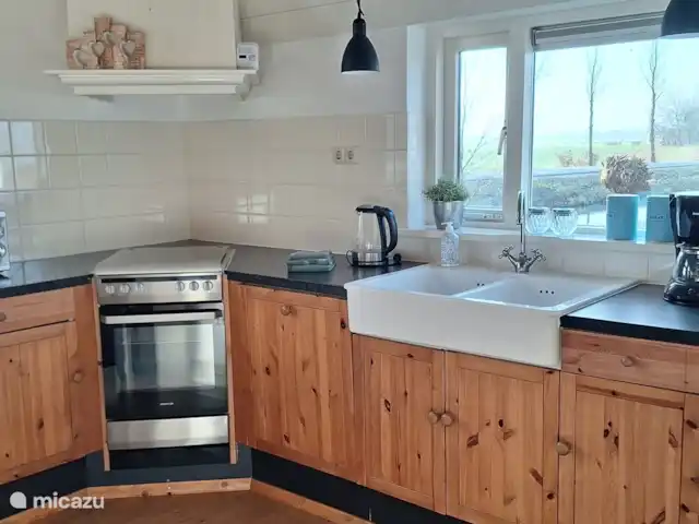 boerderij huren in Nederland, Friesland, Gersloot – Boerengeluk Keuken met vaatwasser, oven, koel/vriescombinatie