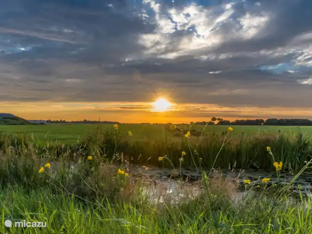boerderij huren in Nederland, Friesland, Gersloot – Boerengeluk Zonsondergang