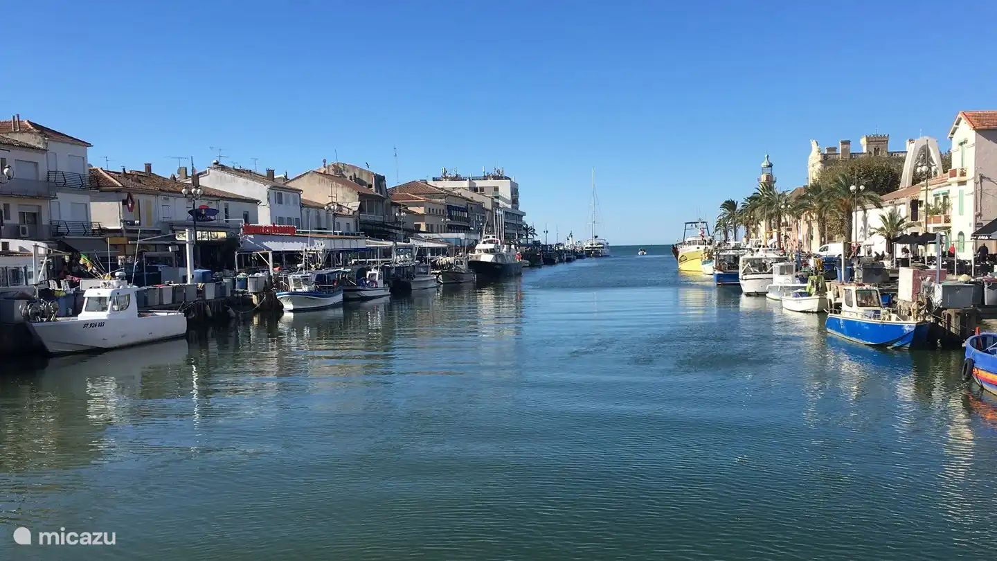 neighboring fishing village Grau-du-Roi