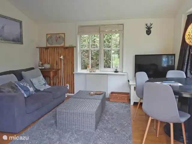 De Berk, Capfun Stoetenslagh en Países Bajos, Overijssel, Rheezerveen - chalet Chalet de Berk para 4 personas, Rheezerveen. Sala de estar (en la foto falta el aire acondicionado, se instaló en noviembre de 2024)