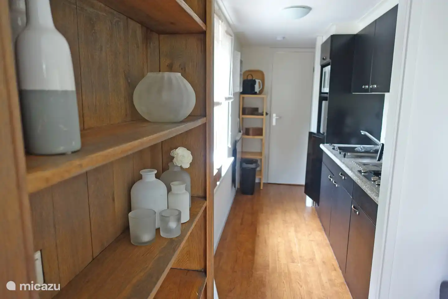 4 persoons Chalet de Berk, Rheezerveen. Zicht op keuken 