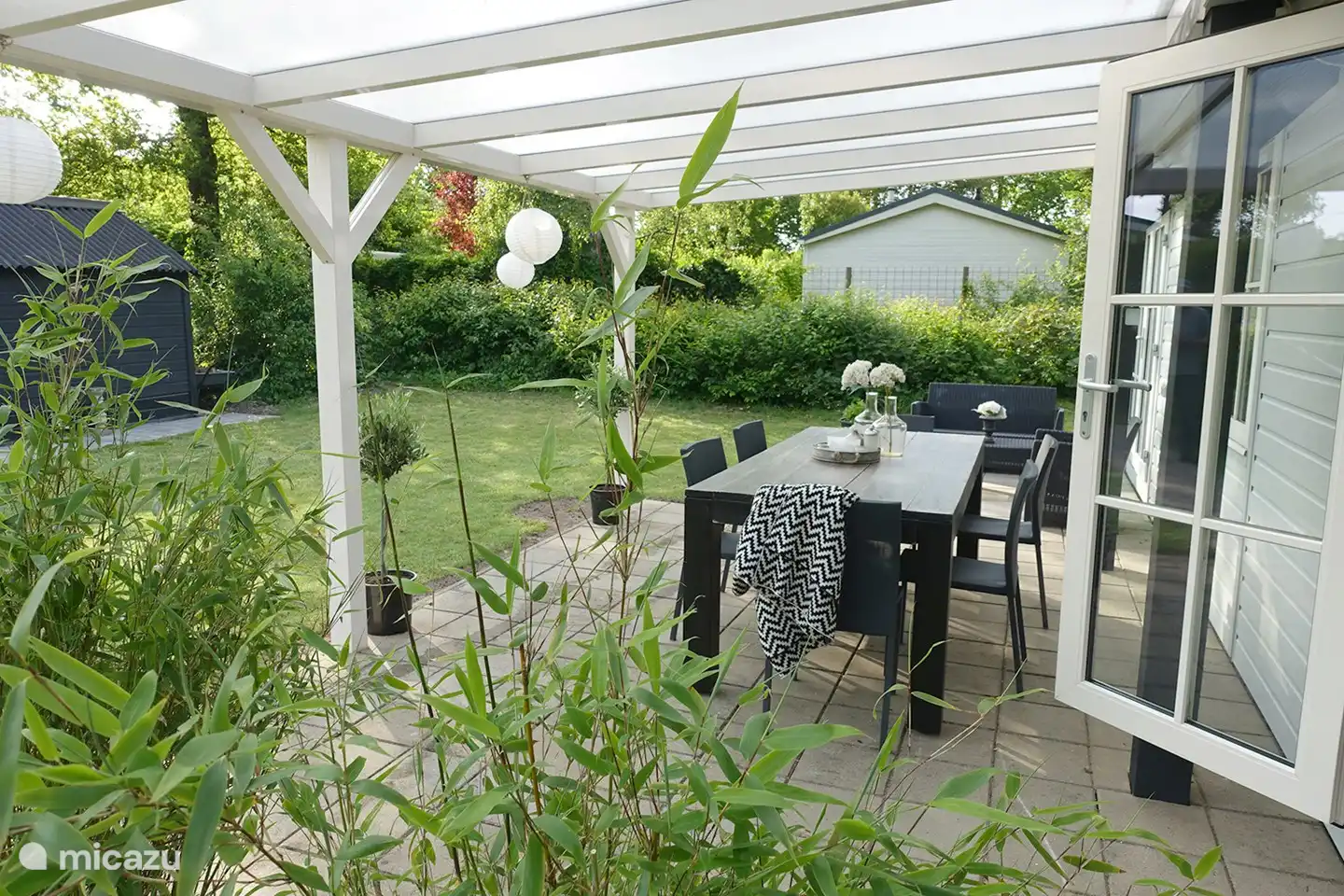 4 persoons Chalet de Berk, Rheezerveen. Groot overdekt terras