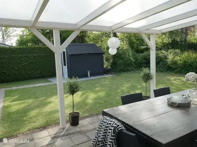 De Berk, Capfun Stoetenslagh en Países Bajos, Overijssel, Rheezerveen - chalet Chalet de Berk para 4 personas, Rheezerveen. Casa de jardín en la que se encuentran la lavadora y secadora y las tumbonas