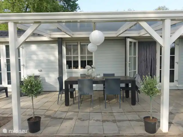 De Berk, Capfun Stoetenslagh en Países Bajos, Overijssel, Rheezerveen - chalet Chalet de Berk para 4 personas, Rheezerveen. A la derecha las puertas que dan a la terraza, también acceso al chalet