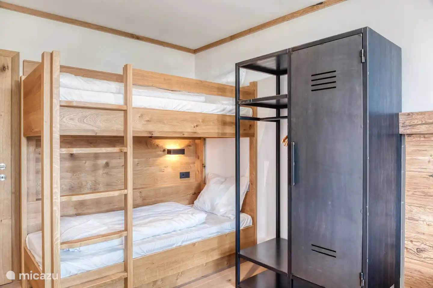 Slaapkamer 2, plek voor 4 personen.
