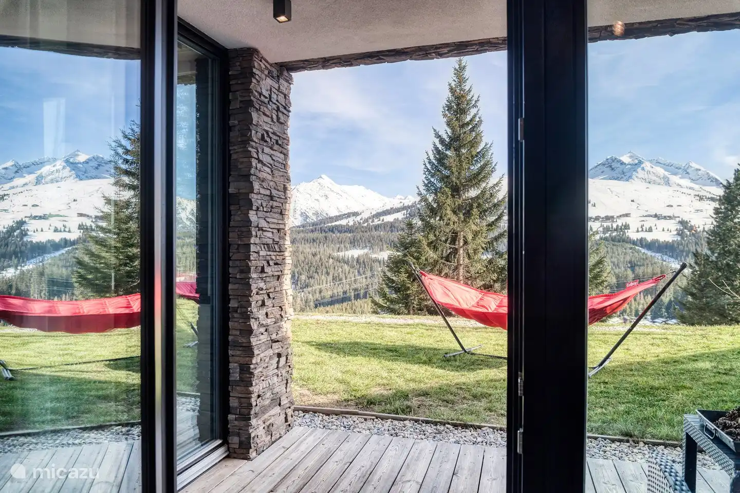 Lekker zonnen in de hangmat (staat er alleen 's zomers)