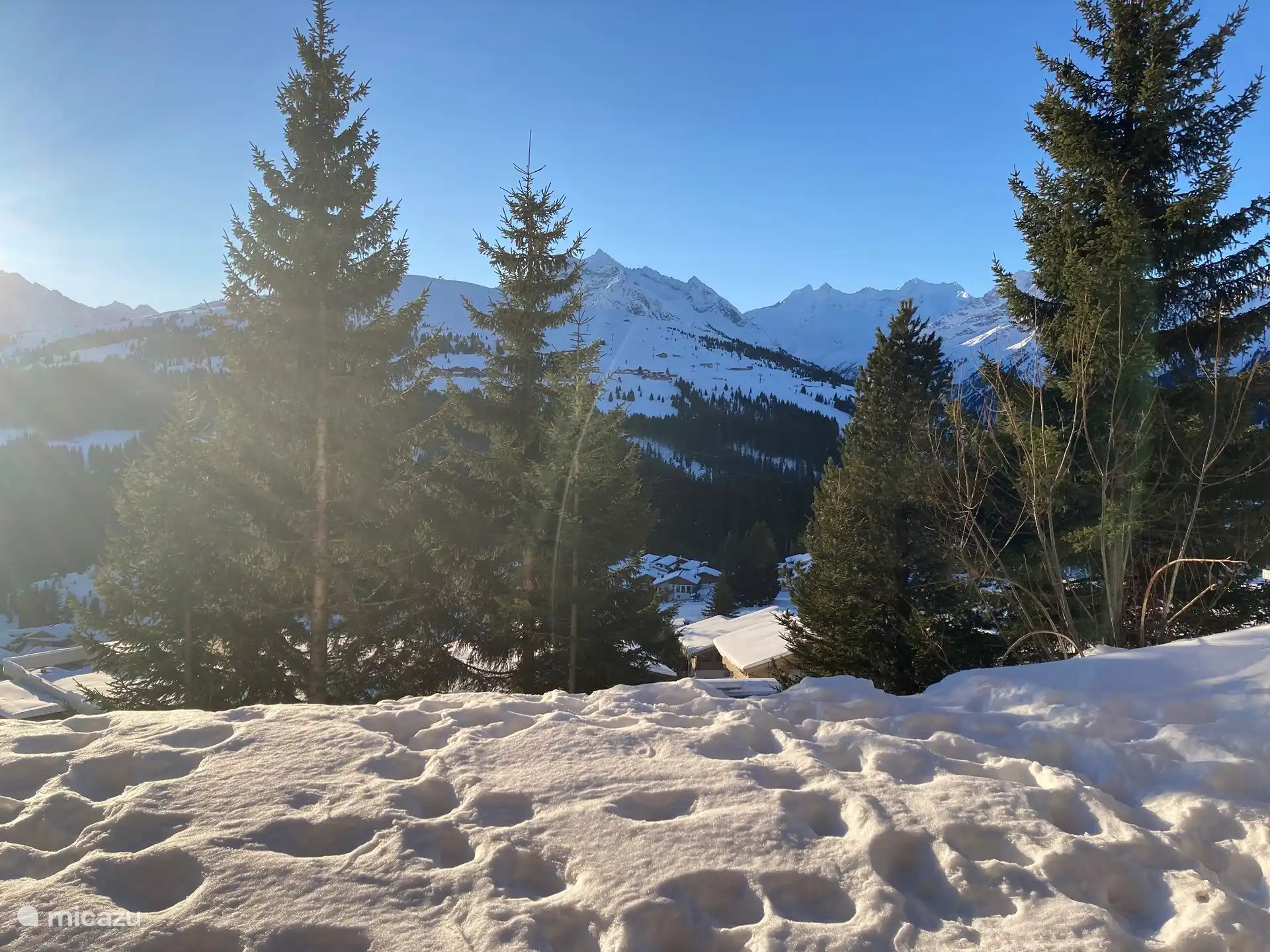 Het uitzicht vanaf het terras. 