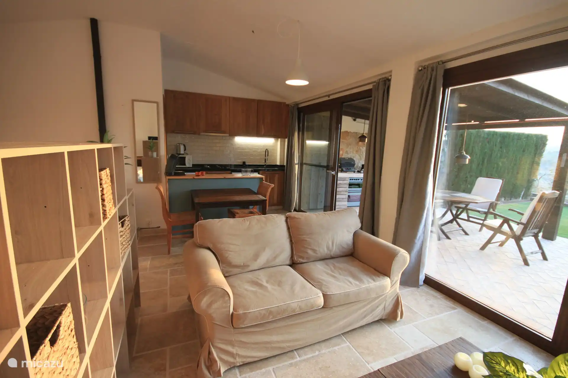 Regardez la télévision confortablement sur ce 2 places