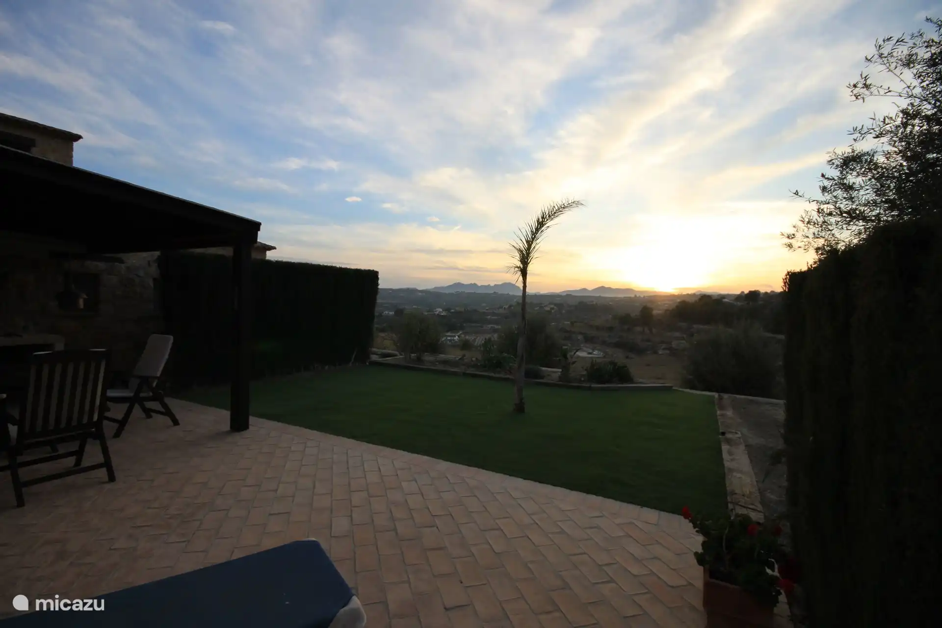 un beau coucher de soleil