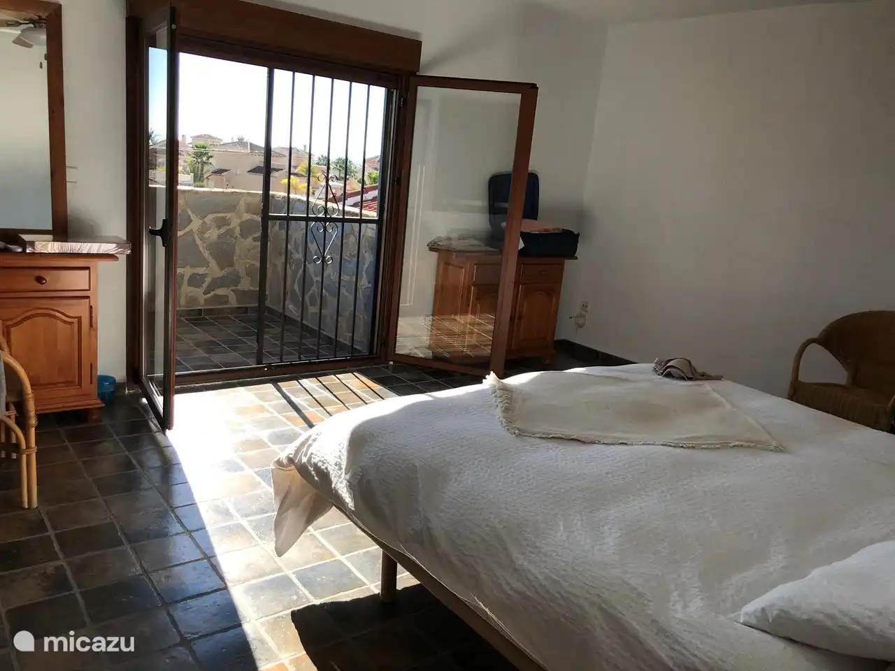 Schlafzimmer 1 mit Terrasse und Klimaanlage + Ventilator