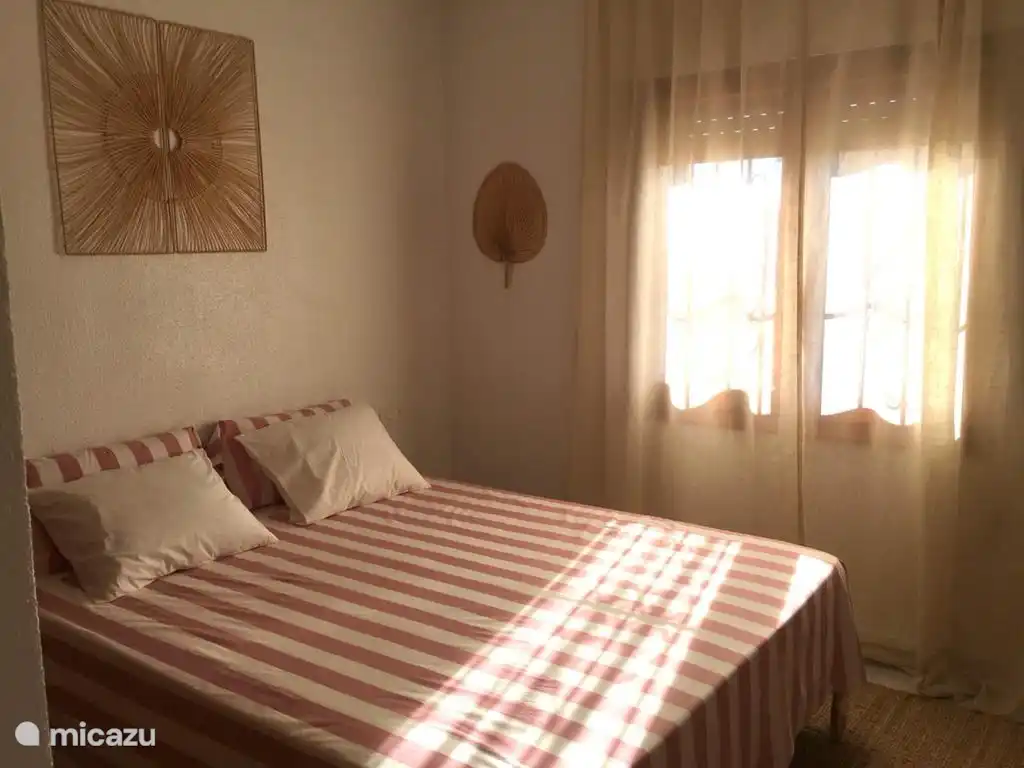 Schlafzimmer 3 mit Einbauschränken und Klimaanlage