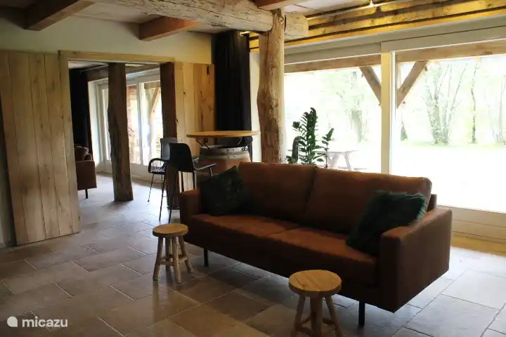 Der Blick über das an ein Naturschutzgebiet angrenzende Ackerland bleibt großartig.