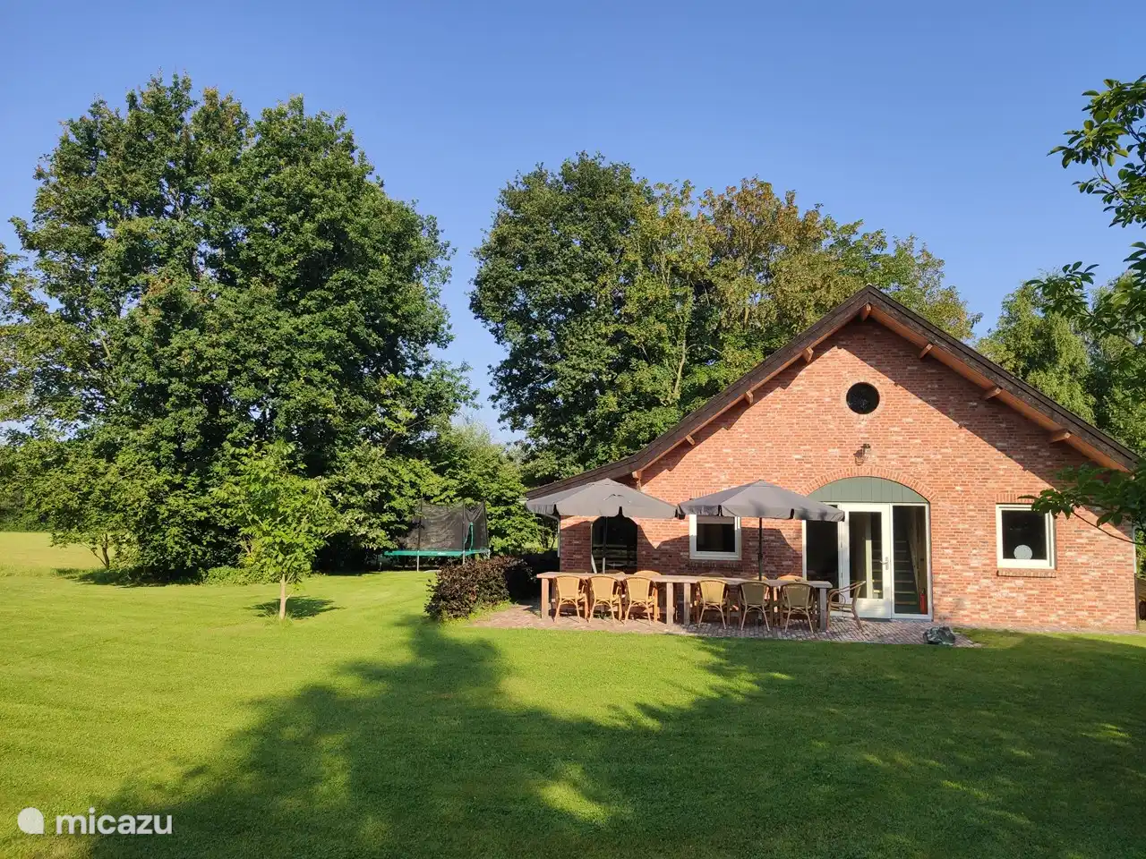 Garten in Südlage mit Blick über die Felder.