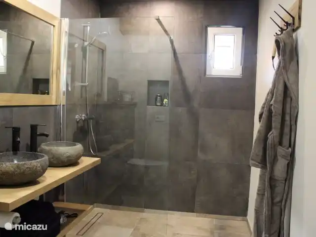 Hegeindse Hoeve | Pays-Bas, Brabant-Septentrional, Reusel-De Mierden - maison de vacances Une des 3 salles de bain.