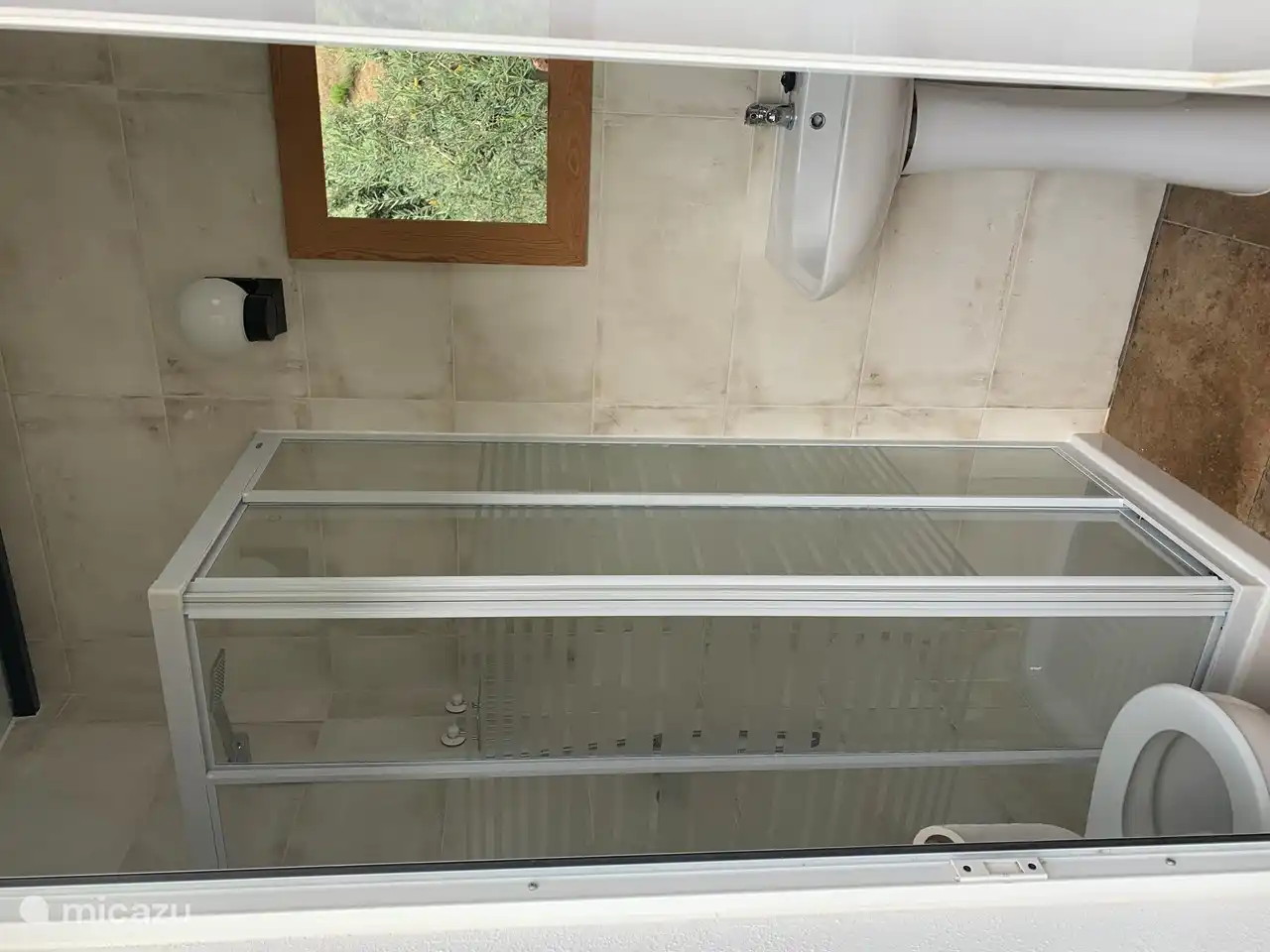 Das Duschbad im Außenbereich.