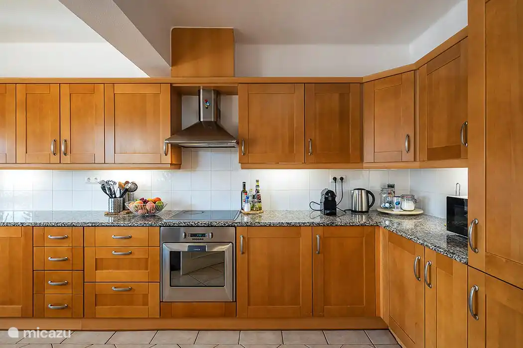 keuken is van alle gemakken voorzien