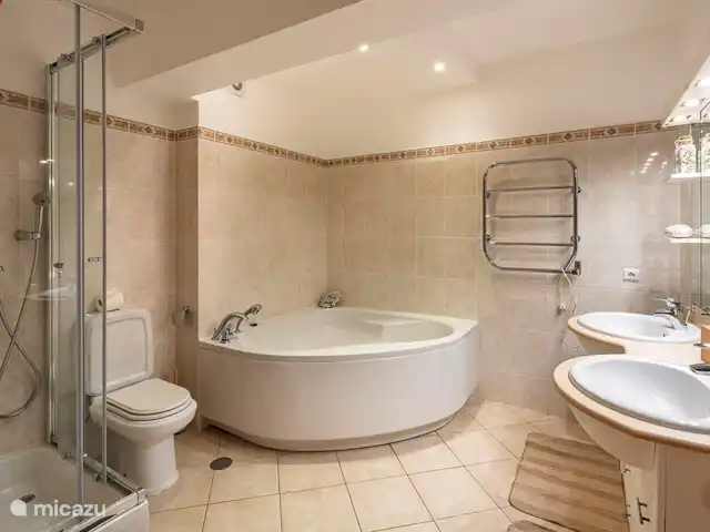 Casa Familia en Portugal, Algarve, Ferragudo  - apartamento baño 1 adyacente al dormitorio principal