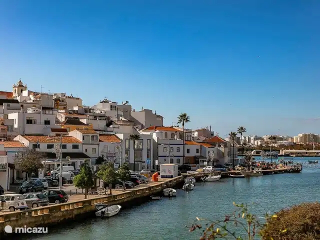 Casa Familia en Portugal, Algarve, Ferragudo  - apartamento vista desde el amplio balcón