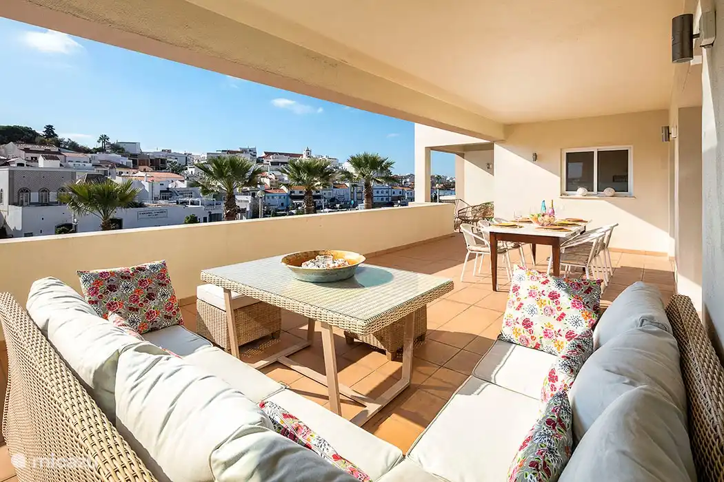 volledig ingericht balkon