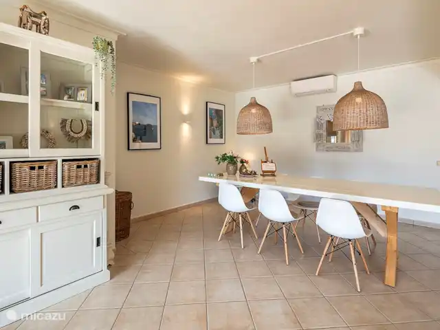 Casa Familia en Portugal, Algarve, Ferragudo  - apartamento comedor sala de estar