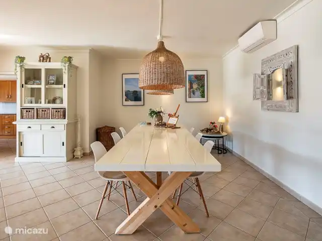 Casa Familia en Portugal, Algarve, Ferragudo  - apartamento mesa espaciosa