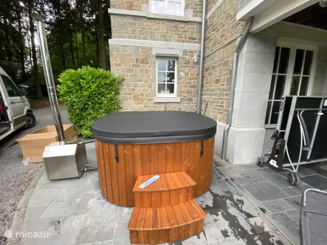 Le Soyeureux huren in België, Ardennen, Spa - landhuis / kasteel gloednieuwe Hot Tub