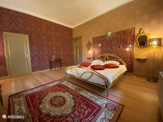 Le Soyeureux huren in België, Ardennen, Spa - landhuis / kasteel De villa beschikt over zes comfortabele tweepersoonskamers, met recent beddengoed, vlekkeloze hygiëne en regelmatig vernieuwd voor het comfort van de gasten van de villa