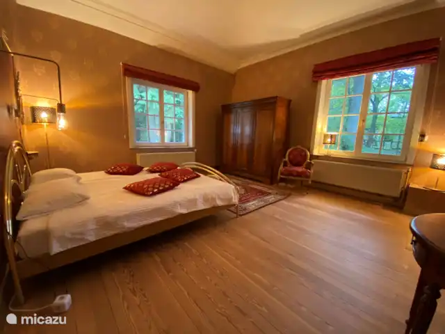 Le Soyeureux huren in België, Ardennen, Spa - landhuis / kasteel De villa beschikt over zes comfortabele tweepersoonskamers, met recent beddengoed, vlekkeloze hygiëne en regelmatig vernieuwd voor het comfort van de gasten van de villa